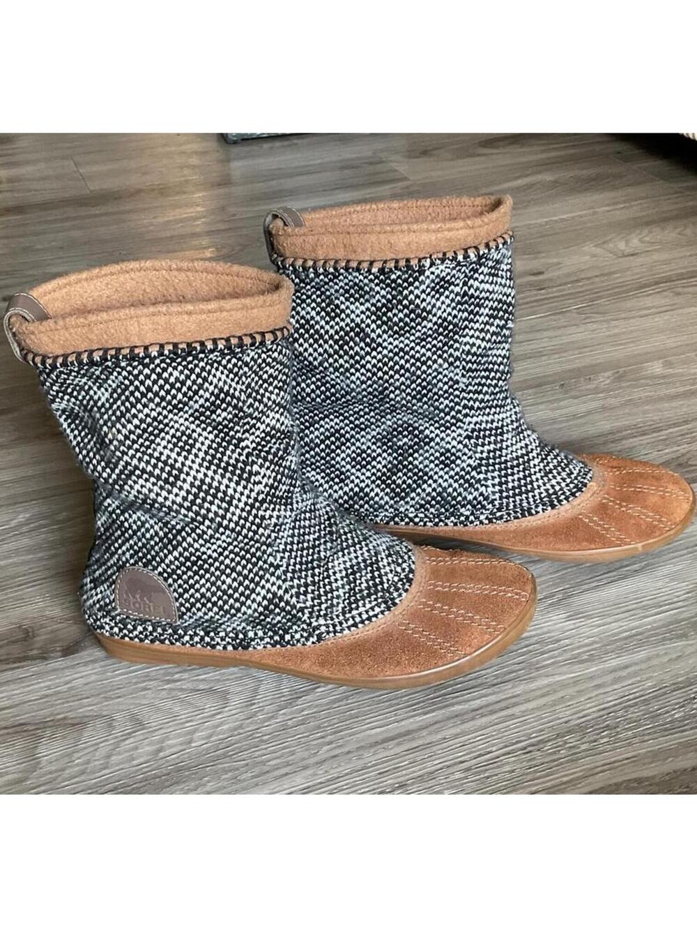 Sorel Women's Winter Boots Size 7.5 Tan and Black Wool Blend